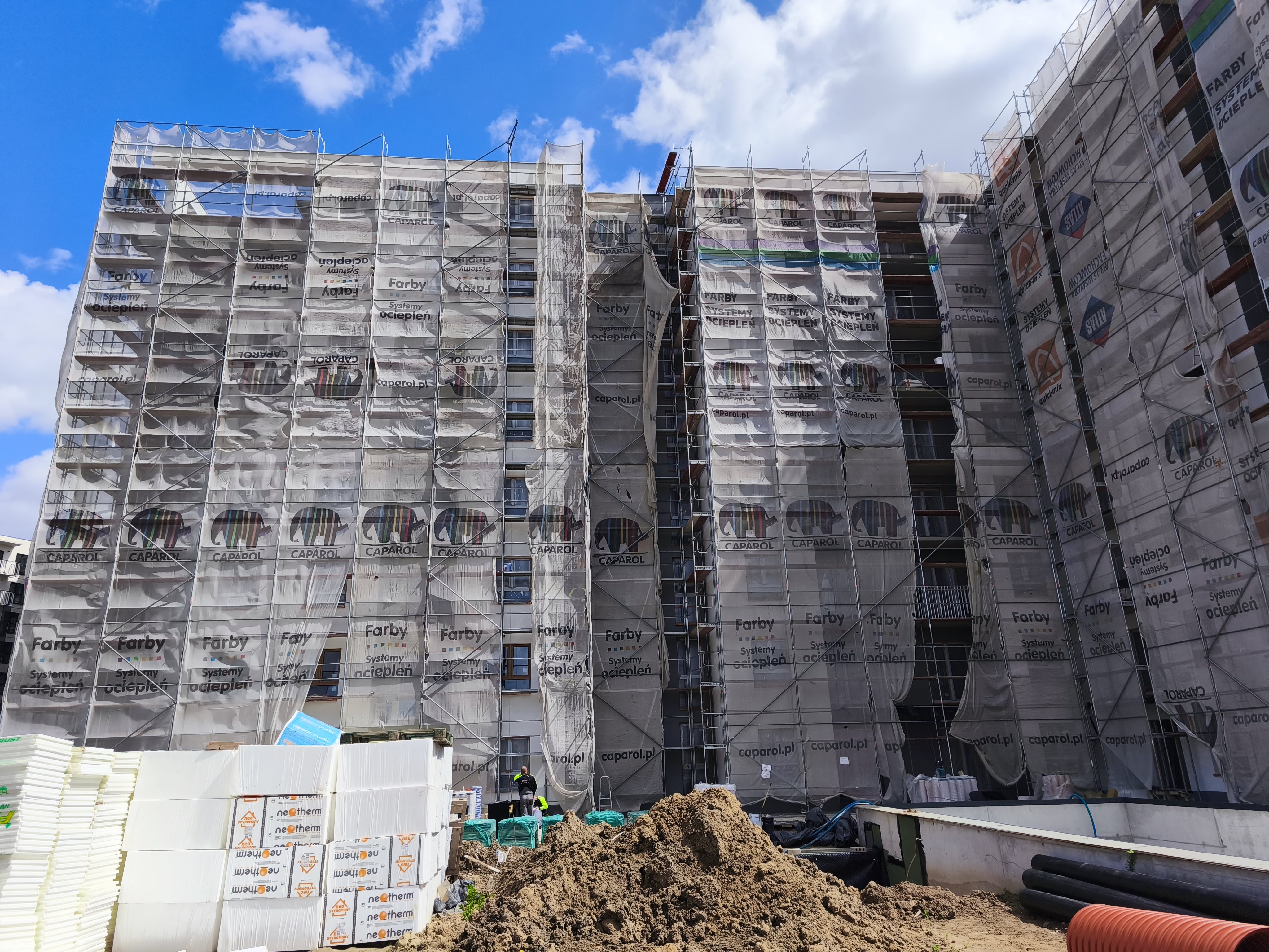 W budynku B zakończono instalacje wewnętrzne, trwają prace elewacyjne